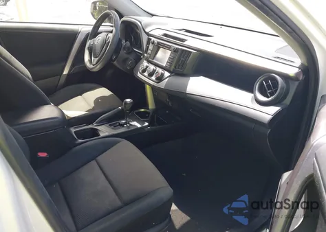 2017 Toyota Rav4 Le z USA, uszkodzony, nr VIN JTMZFREV9HJ703648